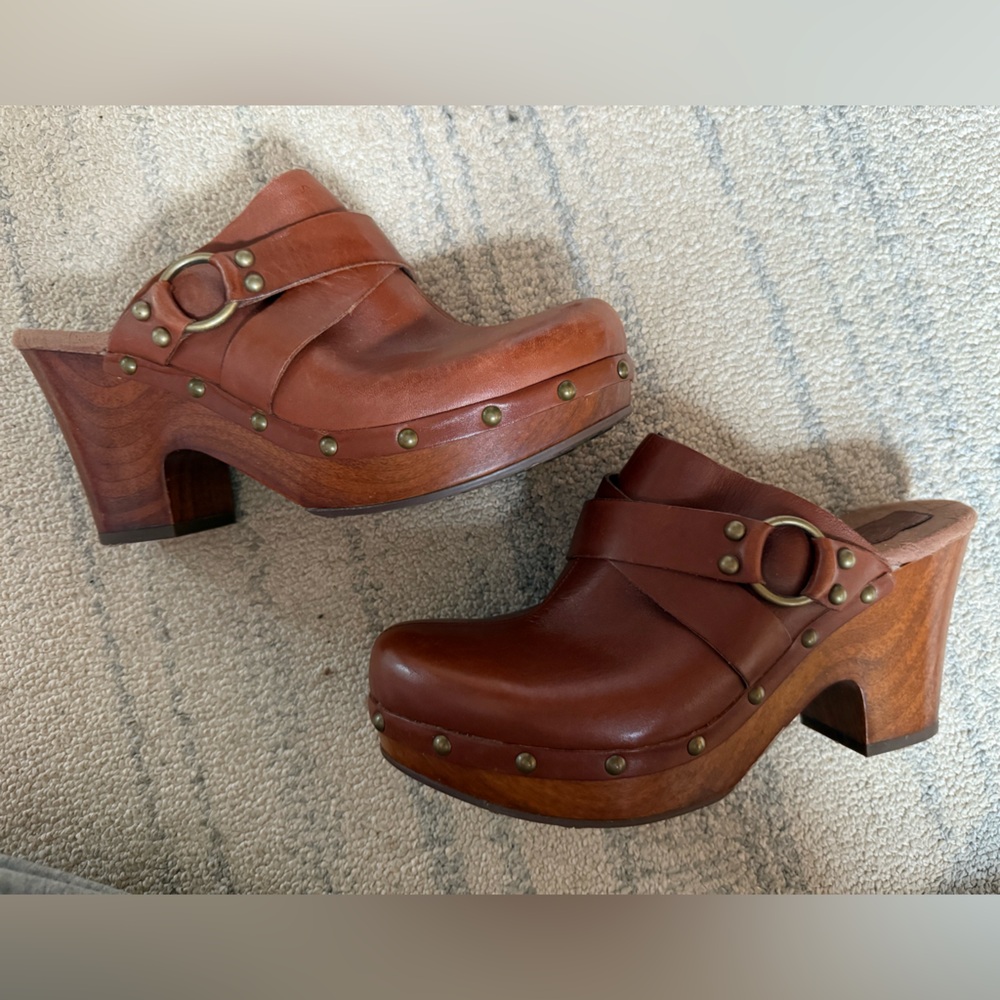 Kork-Ease Tan Leather Mules with Brass Accents